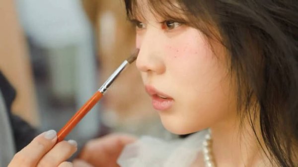 信捷策路 小沈阳女儿韩国出道 对镜wink笑容甜美又纯又欲